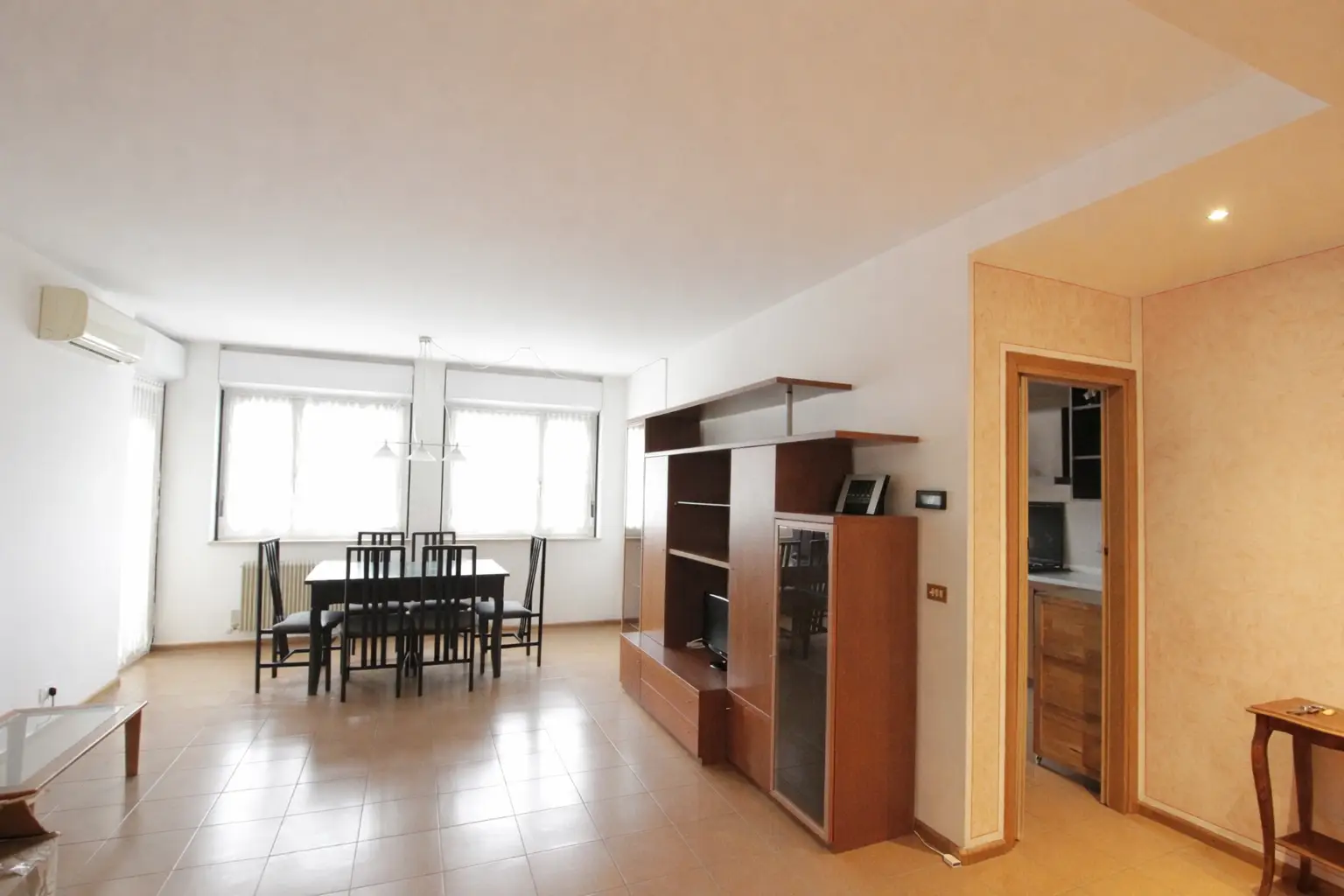 VENDESI SPAZIOSO E LUMINOSO APPARTAMENTO A VILLAZZANO