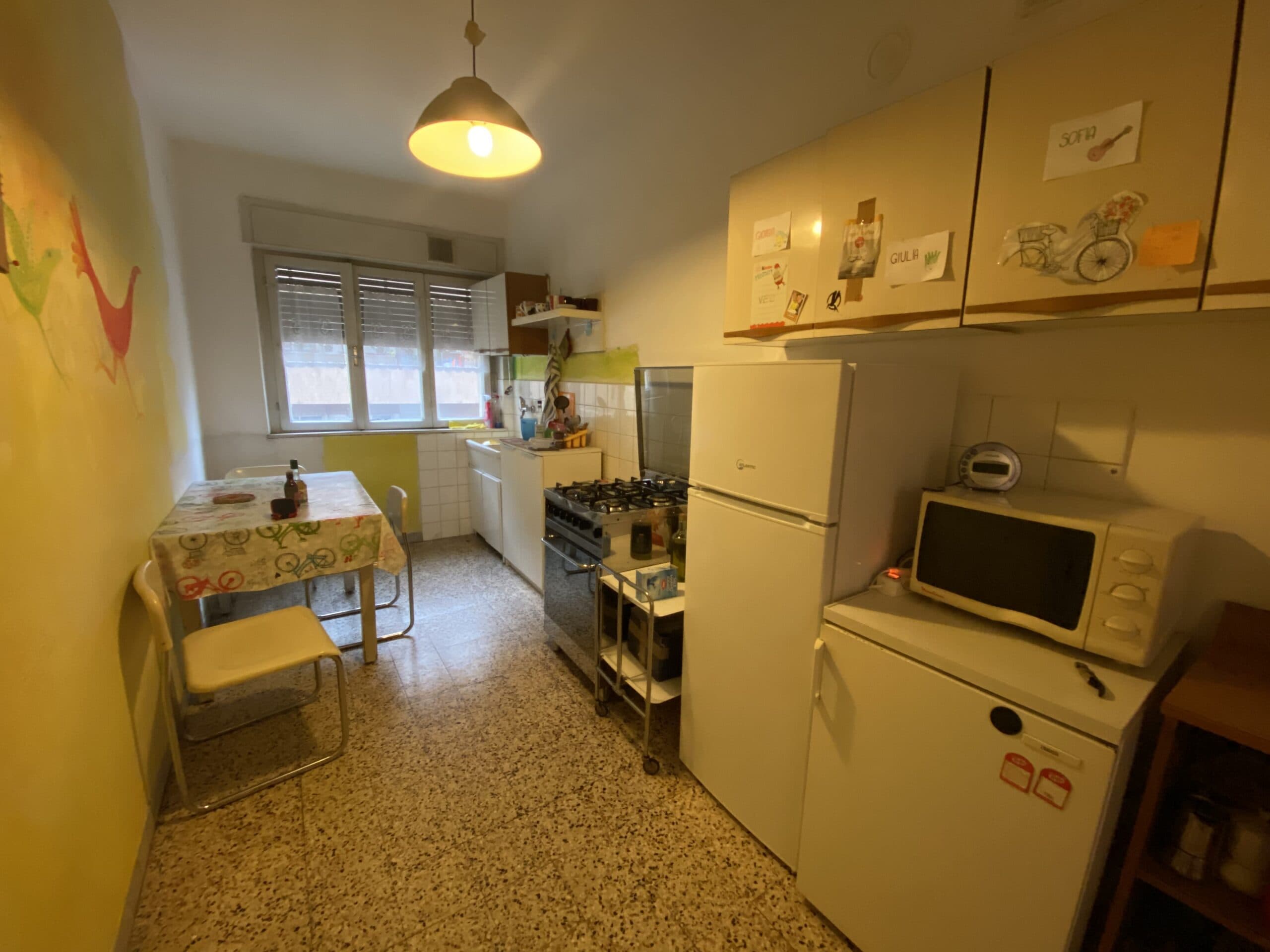 AFFITTASI STANZE SINGOLE O DOPPIE IN VIA STOPPANI