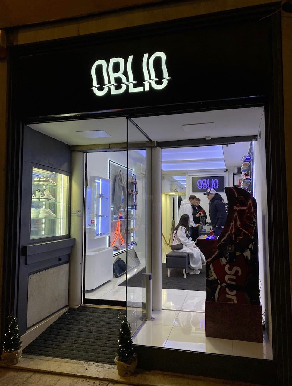 AFFITTASI NEGOZIO IN VIA SAN PIETRO