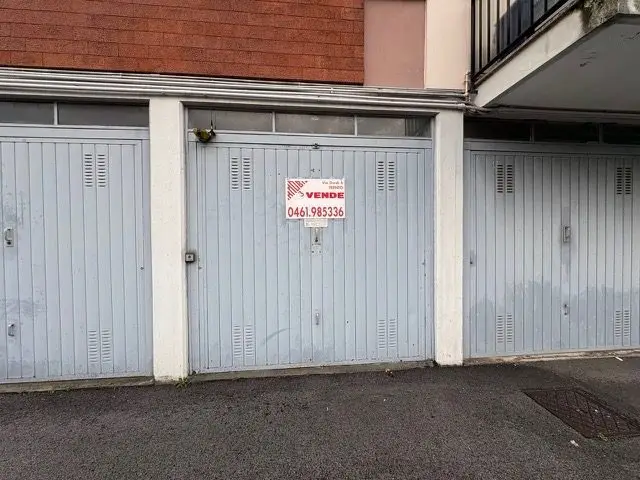 VENDESI GARAGE IN VIA GHIAIE