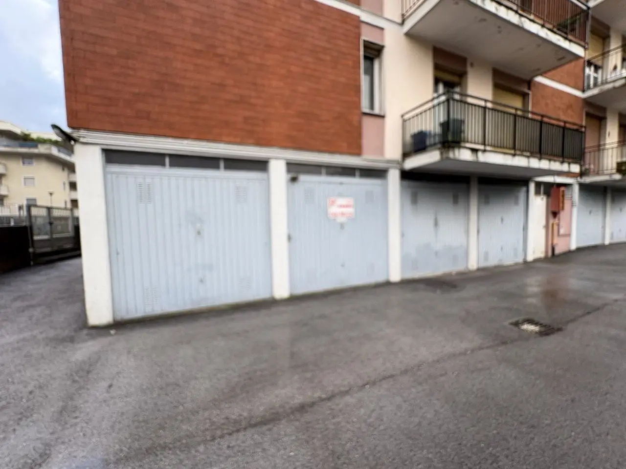 VENDESI GARAGE IN VIA GHIAIE