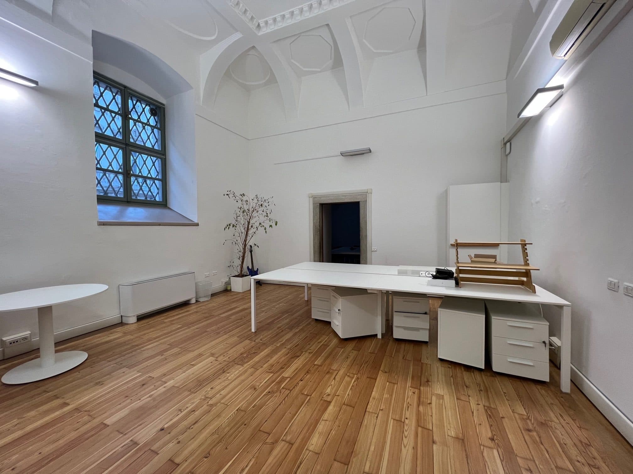 AFFITTASI UFFICI A PIANO TERRA IN VIA MANCI