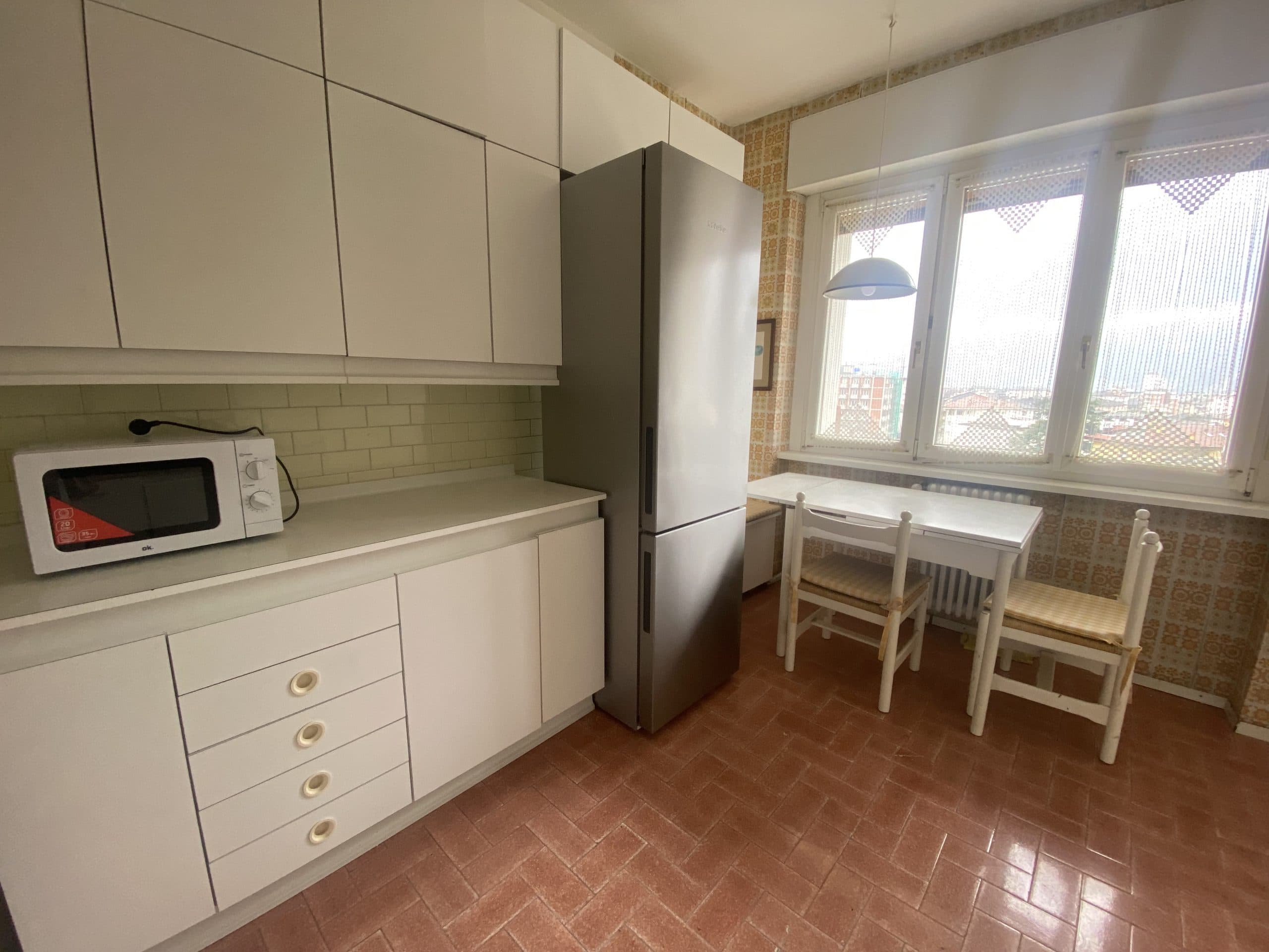 AFFITTASI STANZA IN VIA ZARA