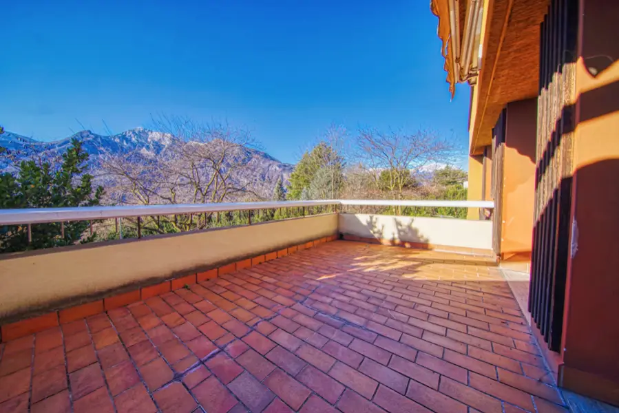 VENDESI SCHIERA A VILLAZZANO