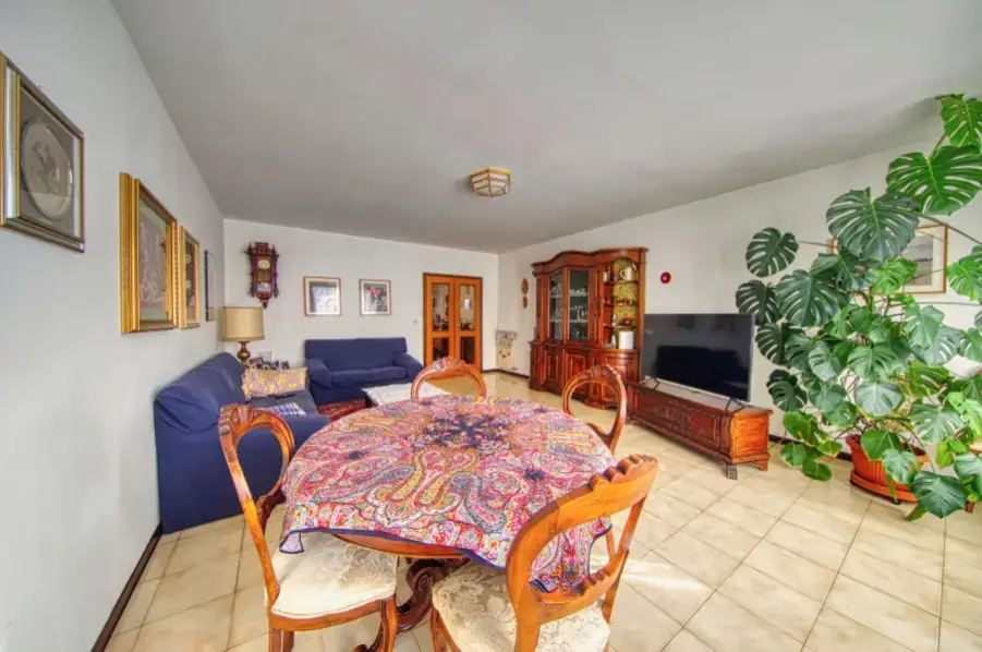 VENDESI SCHIERA A VILLAZZANO