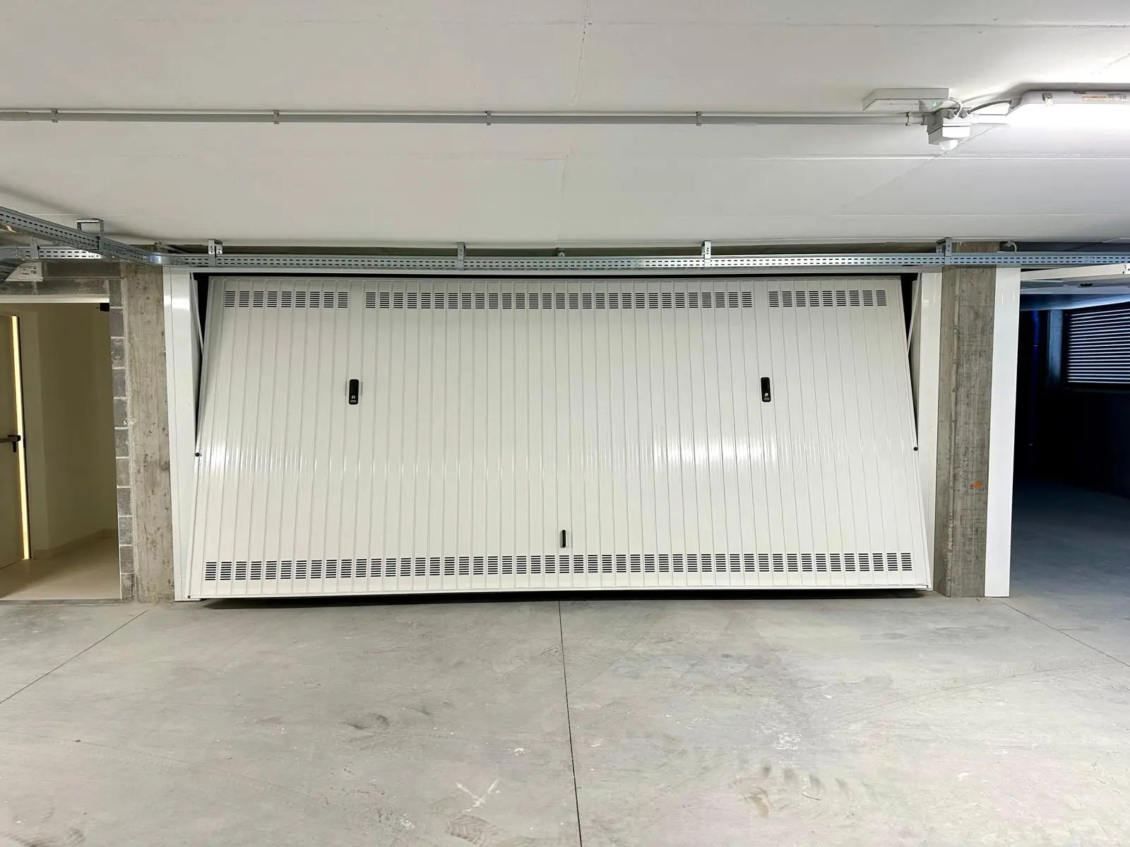 AFFITTASI GARAGE IN VIA TARAMELLI