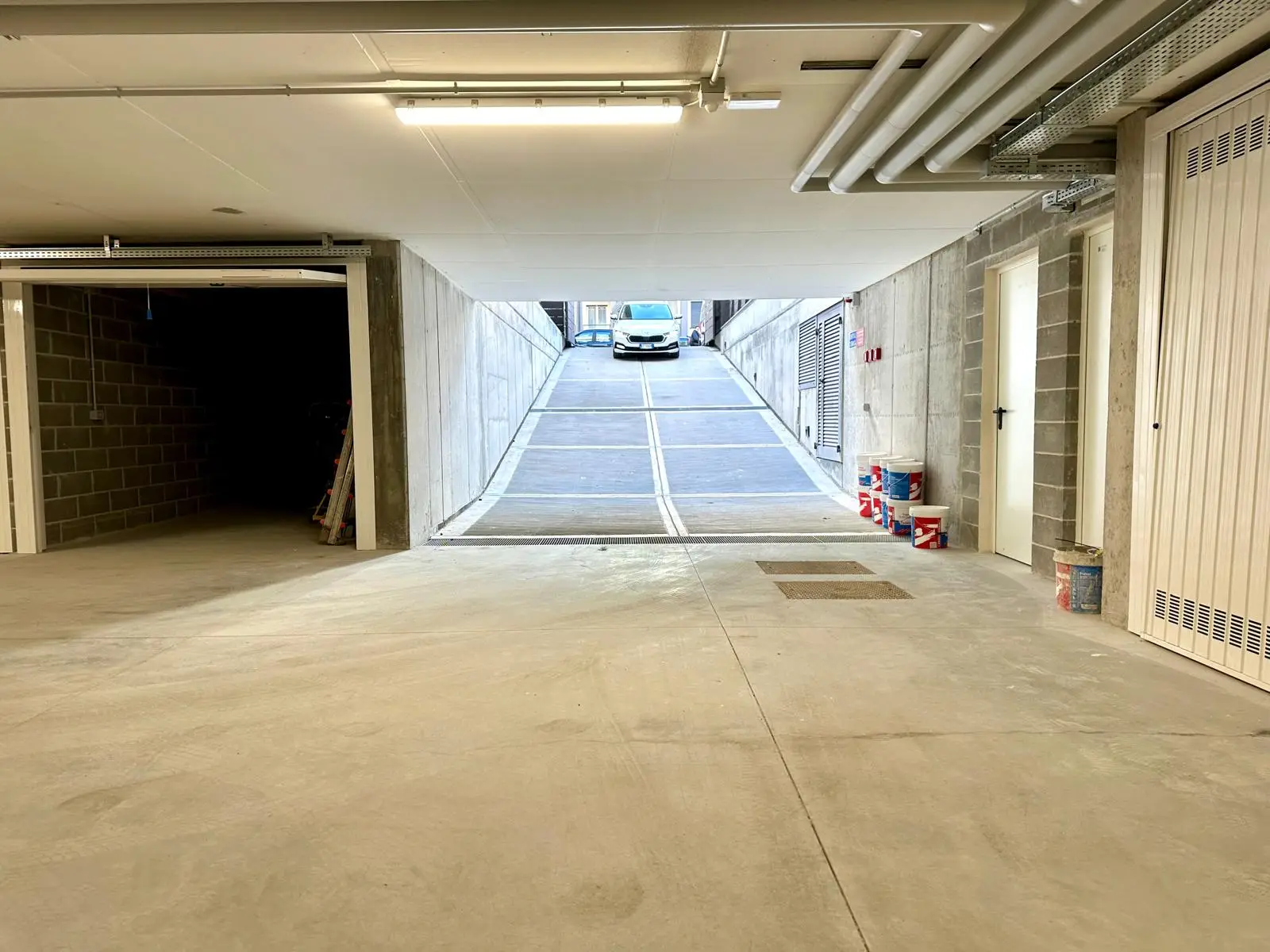 AFFITTASI GARAGE IN VIA TARAMELLI