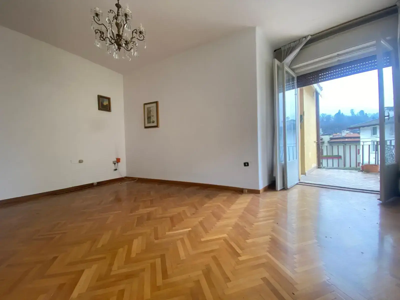 VENDESI IN VIA TOFANE ANGOLO VIA GORIZIA ULTIMO PIANO