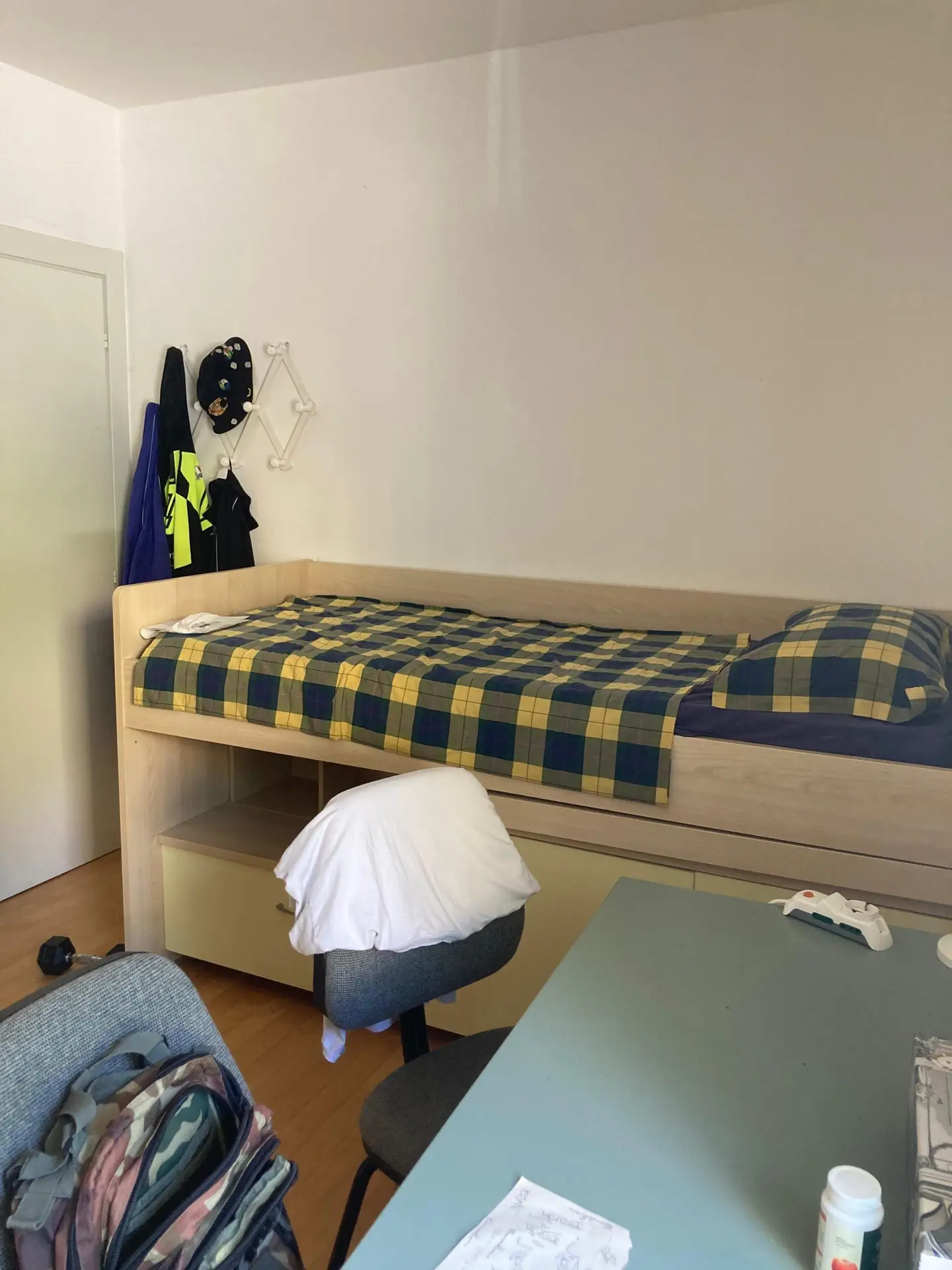 AFFITTASI STANZE DOPPIA IN VIA GRAZIOLI ANGOLO VIA ZARA