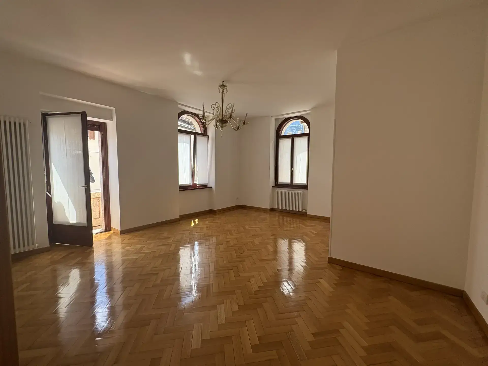 VENDESI IN LARGO CARDUCCI APPARTAMENTO PRESTIGIOSO