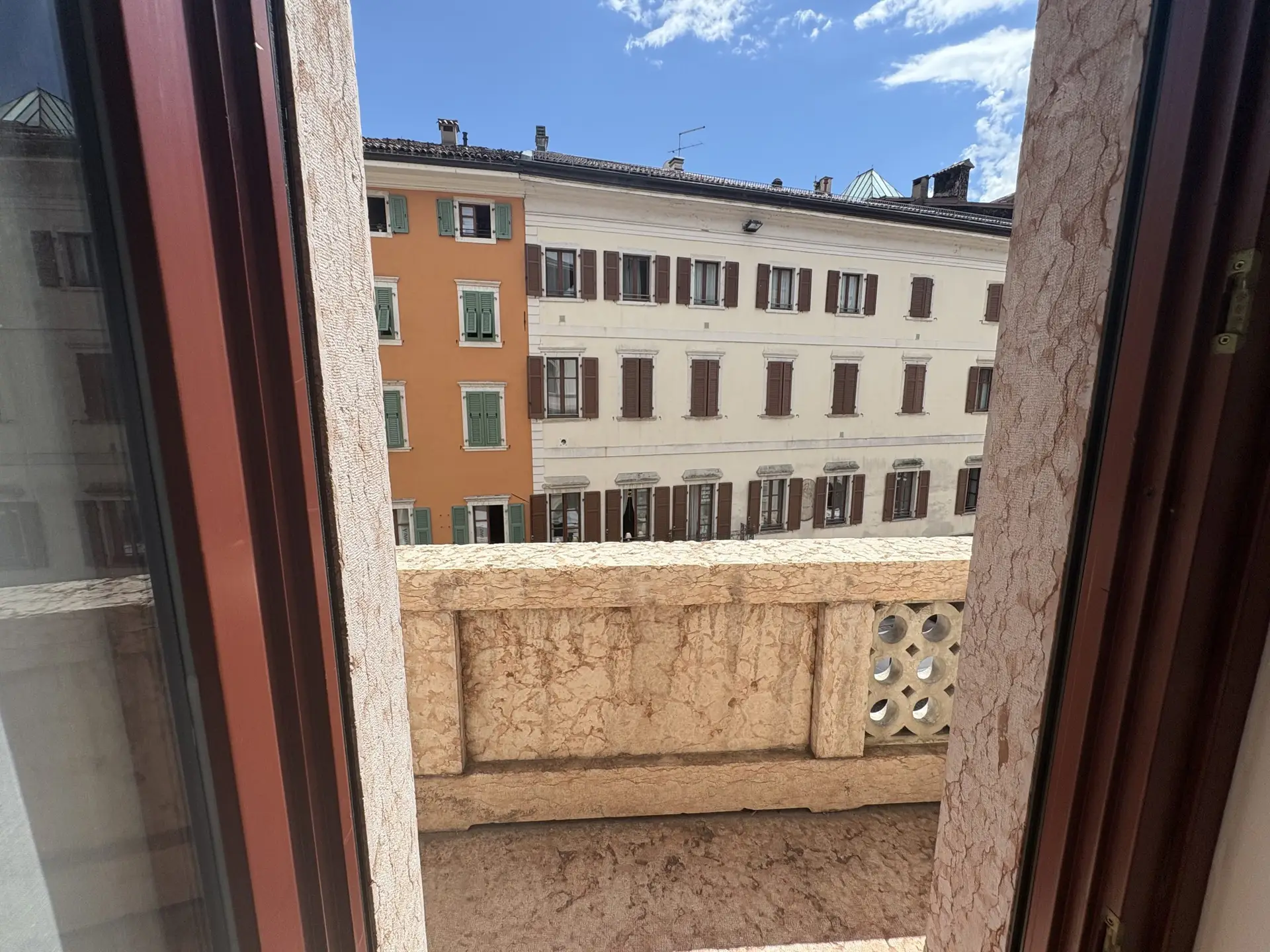 VENDESI IN LARGO CARDUCCI APPARTAMENTO PRESTIGIOSO