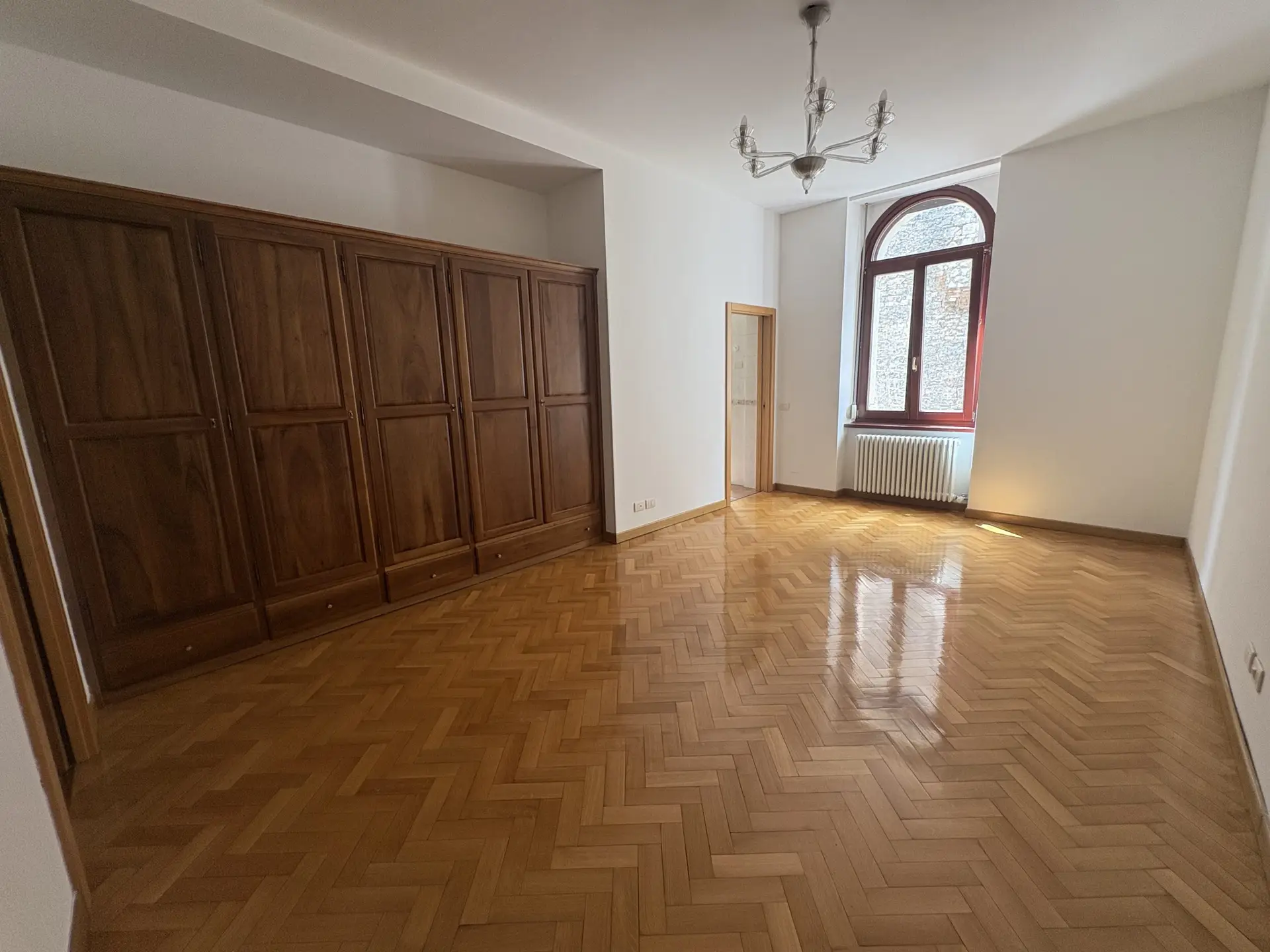 VENDESI IN LARGO CARDUCCI APPARTAMENTO PRESTIGIOSO