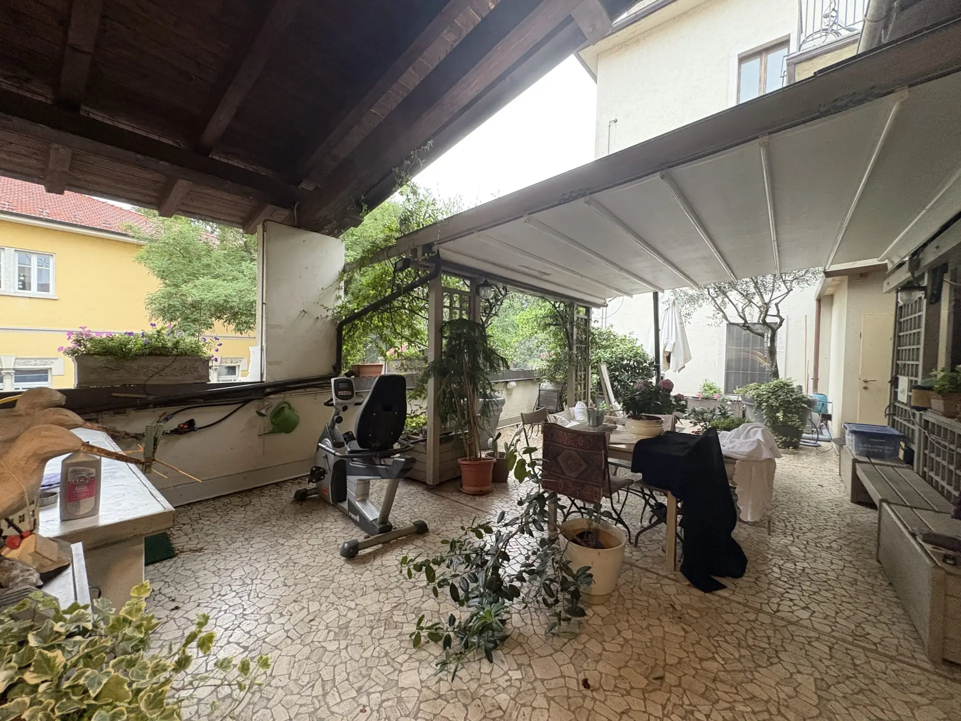 VENDESI ATTICO IN CENTRO STORICO