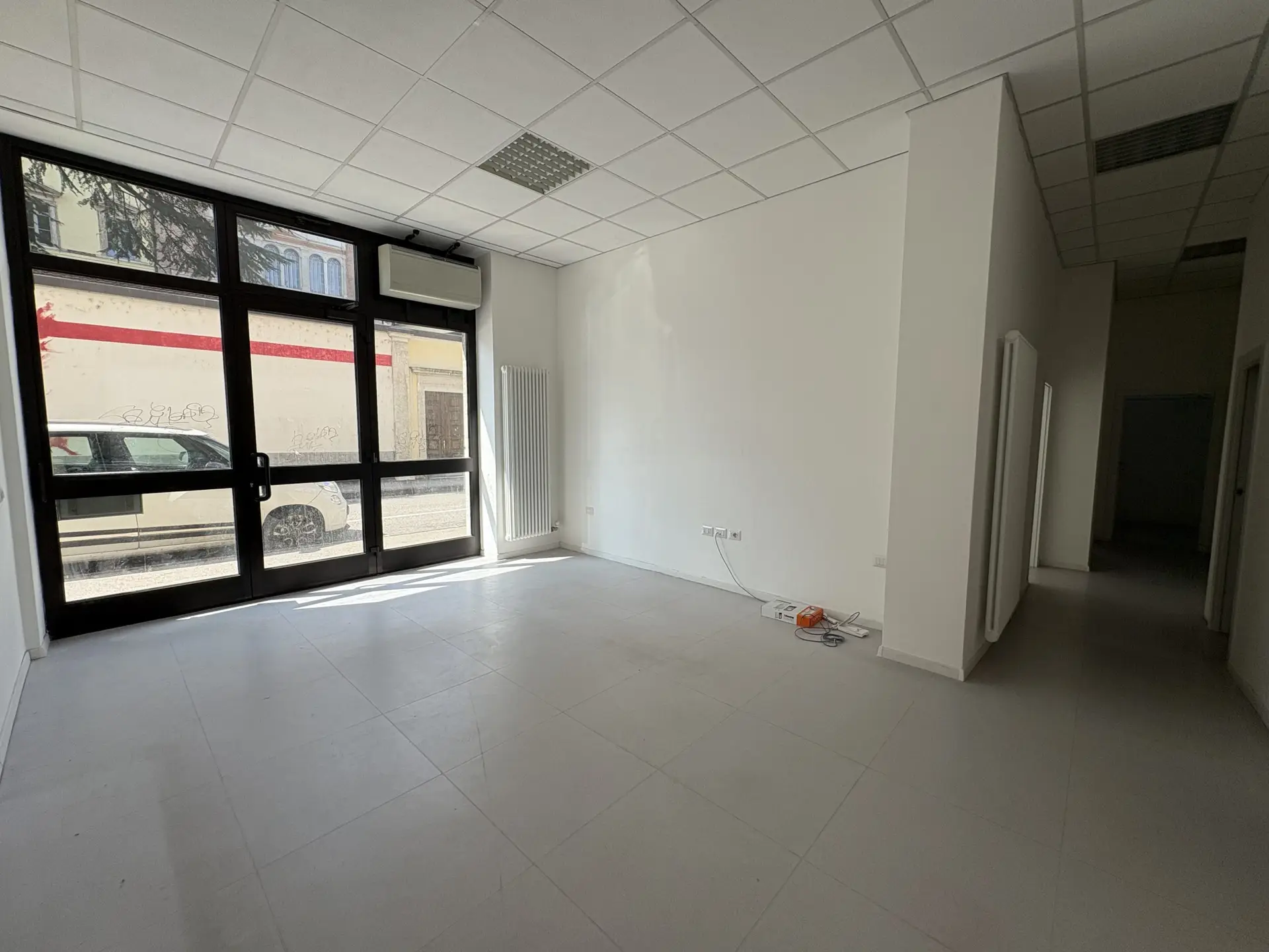 AFFITTASI NEGOZIO – UFFICIO IN VIA MADRUZZO