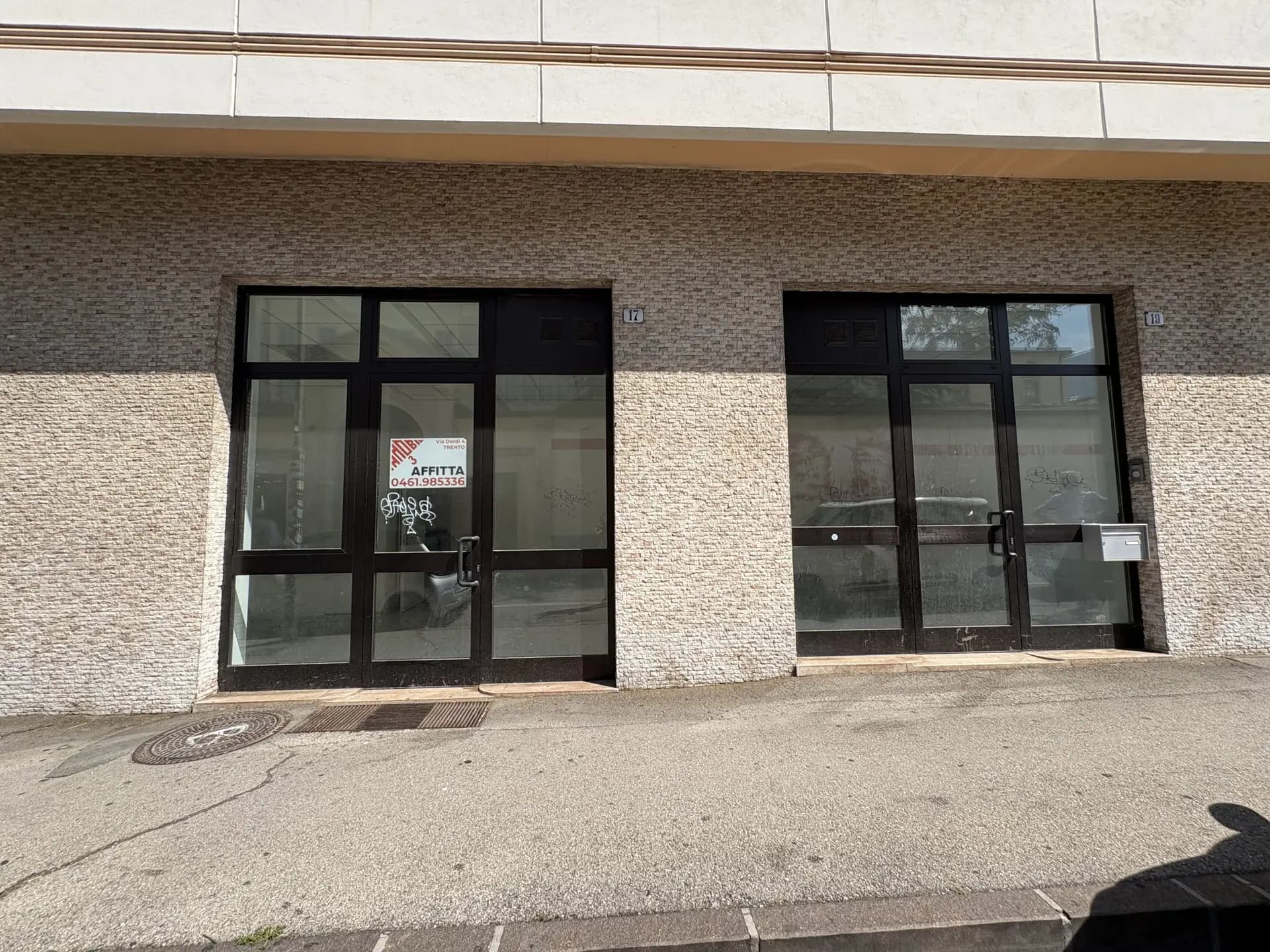 AFFITTASI NEGOZIO – UFFICIO IN VIA MADRUZZO