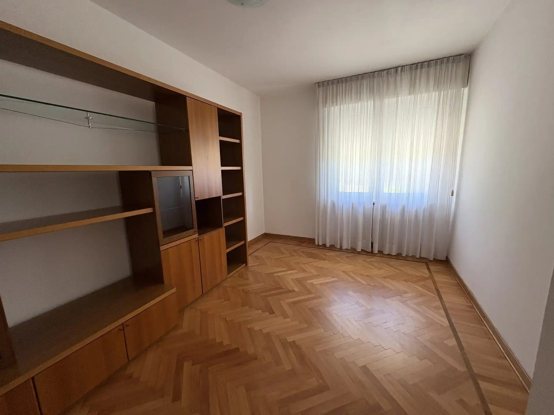 VENDESI APPARTAMENTO 2 STANZE IN VIA NICOLODI CON GARAGE