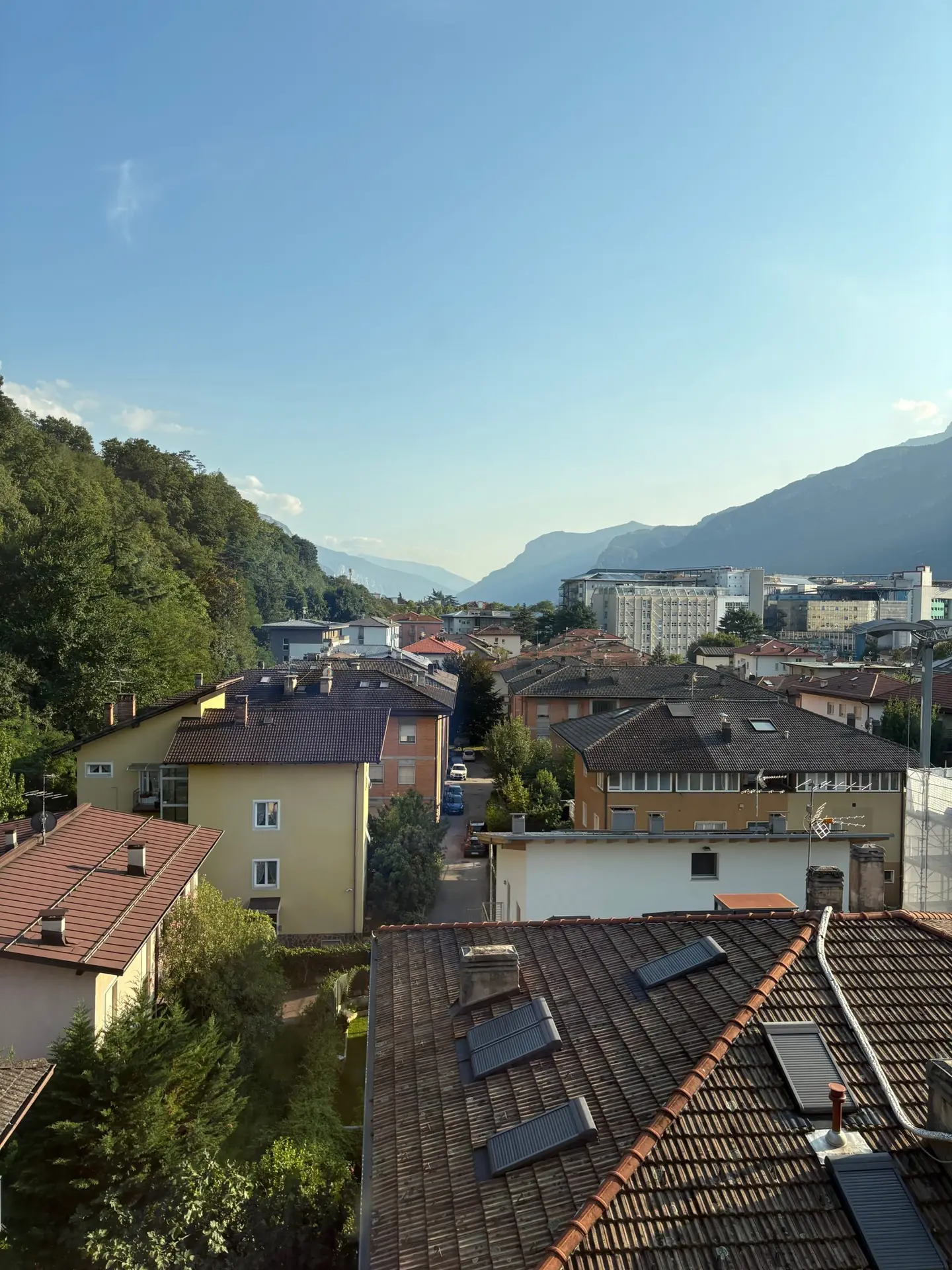 VENDESI APPARTAMENTO 2 STANZE IN VIA NICOLODI CON GARAGE