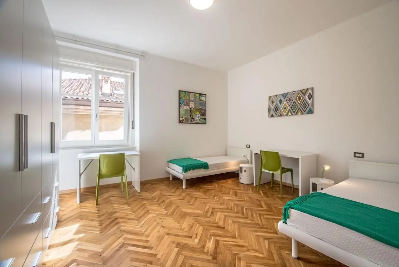 AFFITTASI IN VIA MAFFEI POSTO LETTO