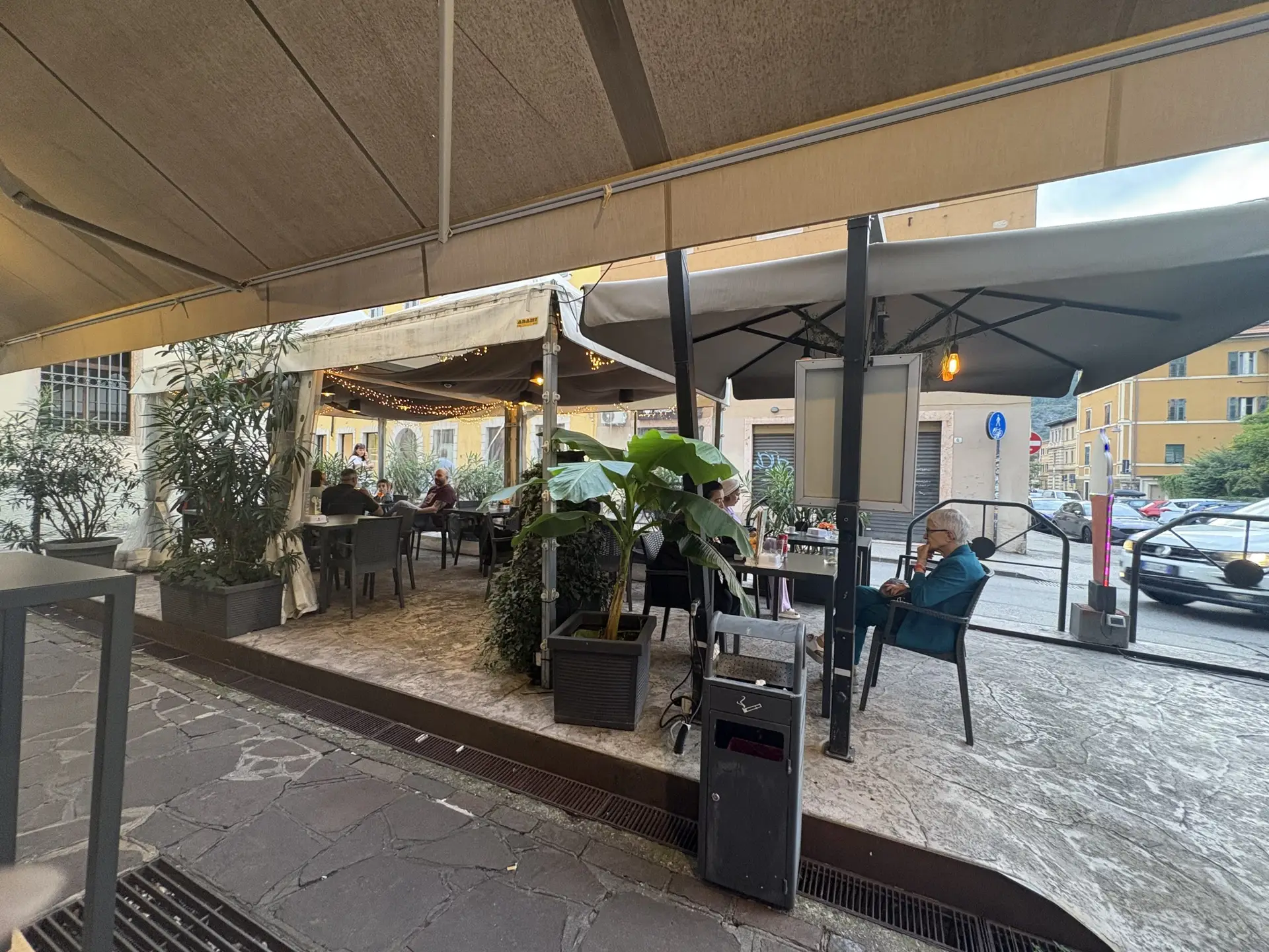 AFFITTASI BAR IN CENTRO TRENTO