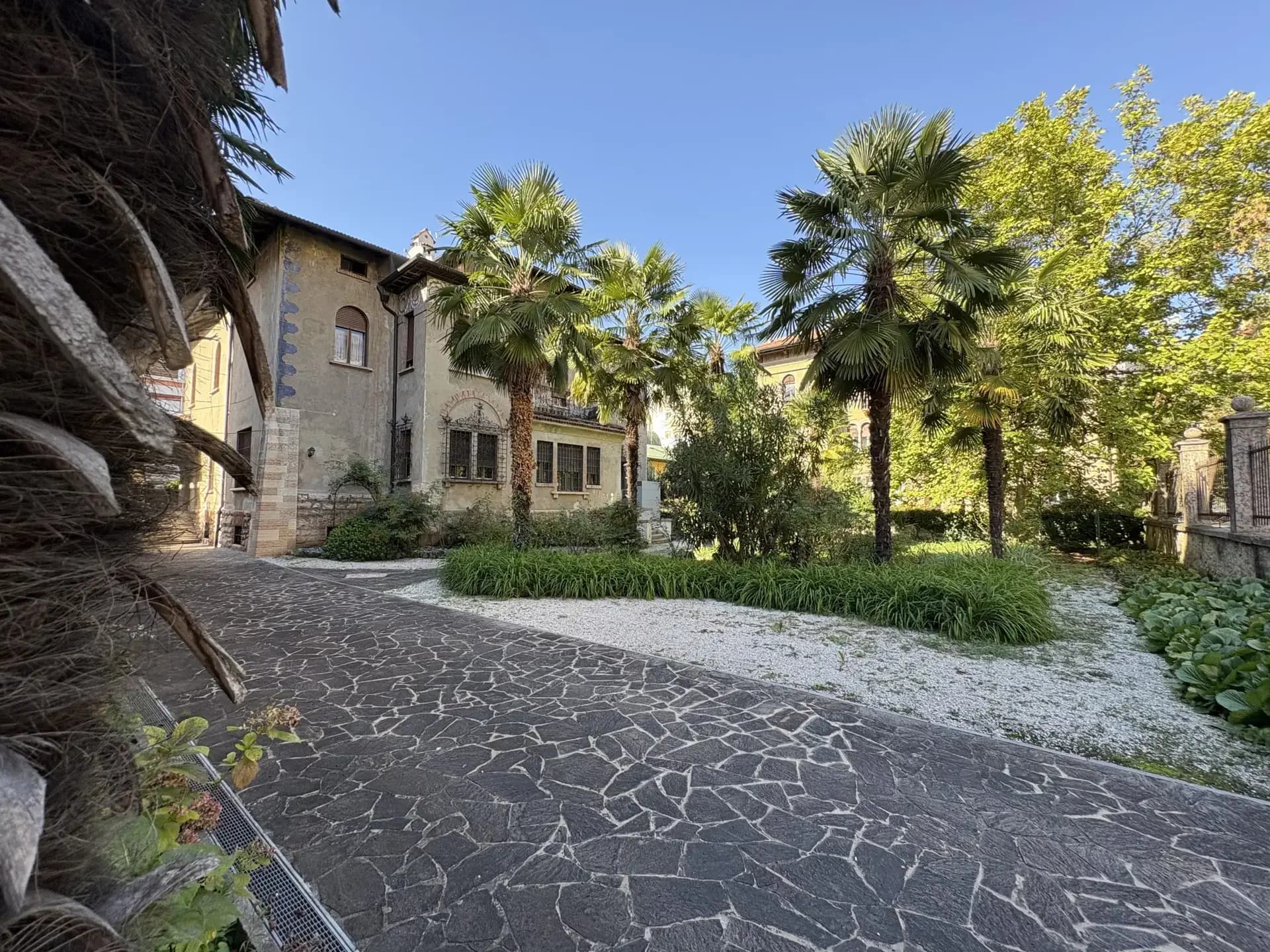 VENDESI PRESTIGIOSA VILLA LIBERTY IN VIA BRIGATA ACQUI