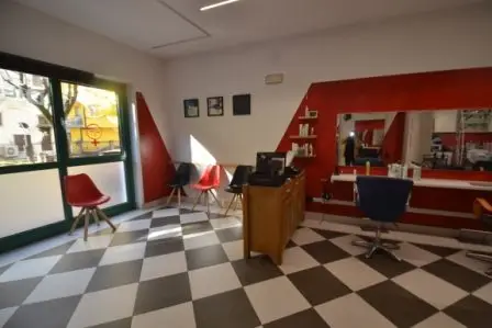 AFFITTASI LOCALE COMMERCIALE (NEGOZIO/UFFICIO) A LAVIS