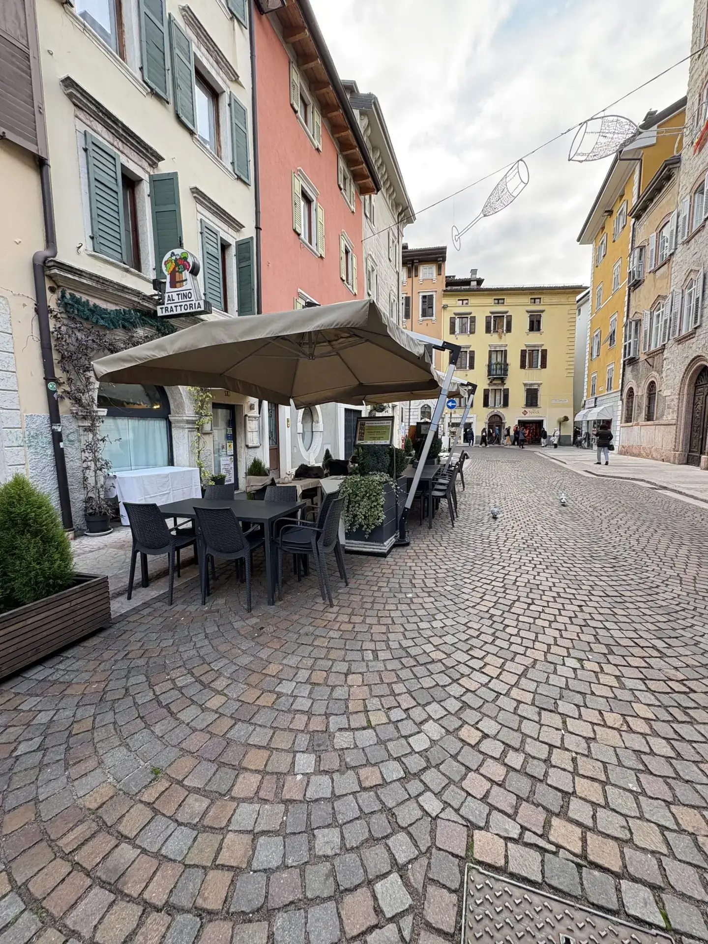 CEDESI RISTORANTE PIZZERIA BAR IN VIA S.S. TRINITA’