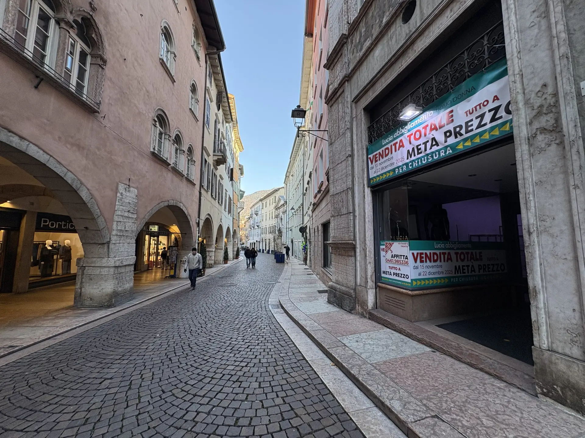 AFFITTASI NEGOZIO IN VIA SUFFRAGIO