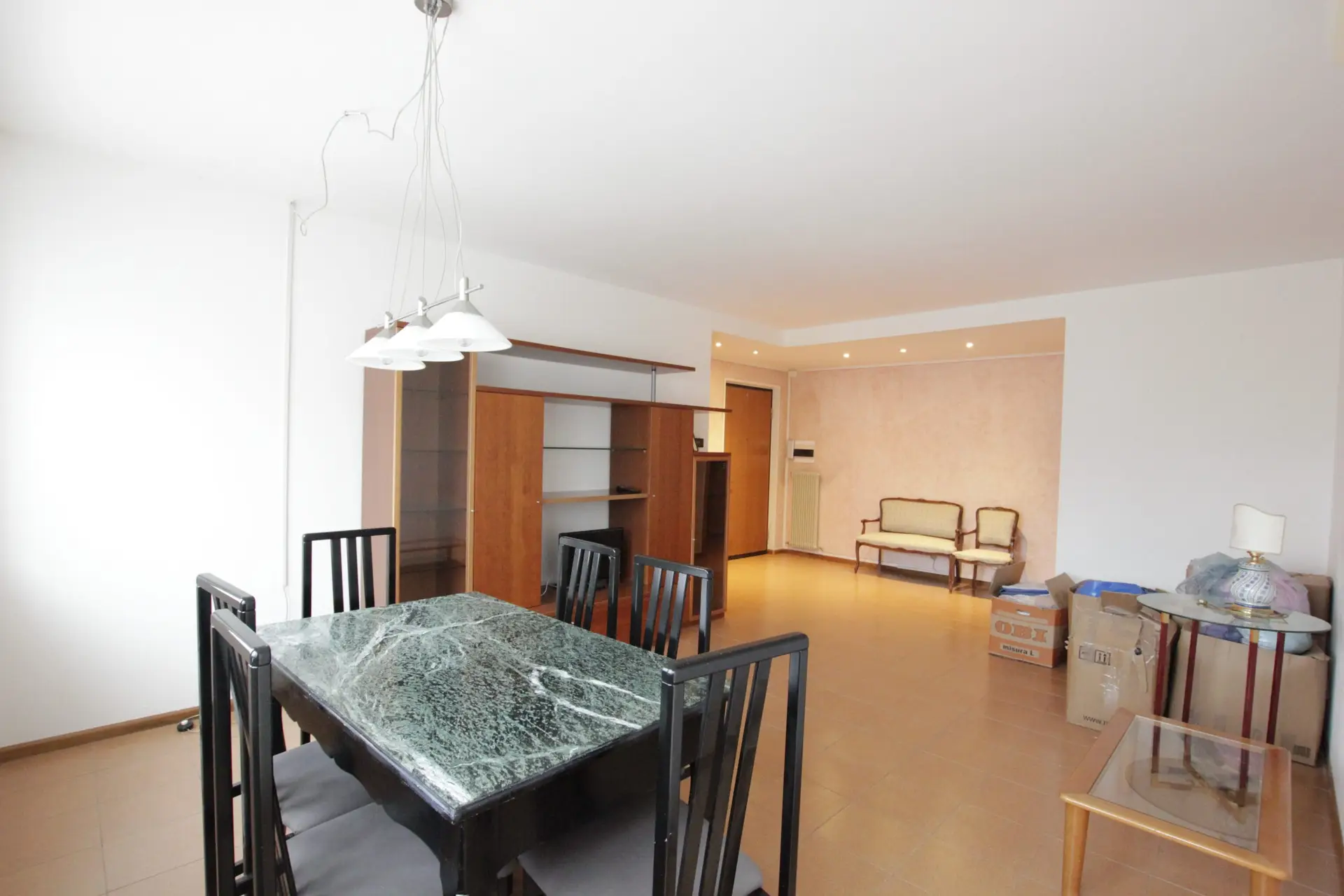 VENDESI SPAZIOSO E LUMINOSO APPARTAMENTO A VILLAZZANO