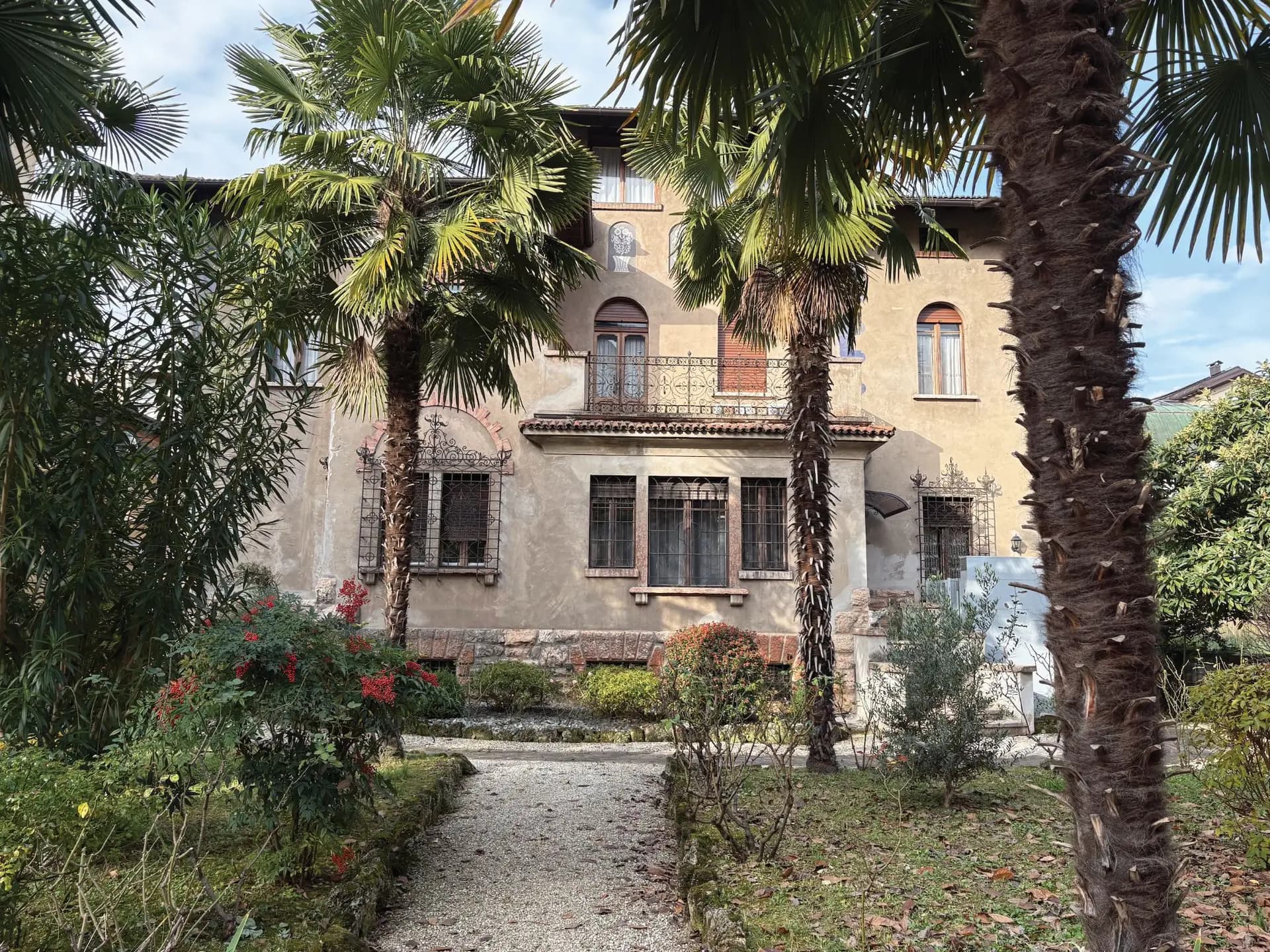 VENDESI PRESTIGIOSA VILLA LIBERTY IN VIA BRIGATA ACQUI