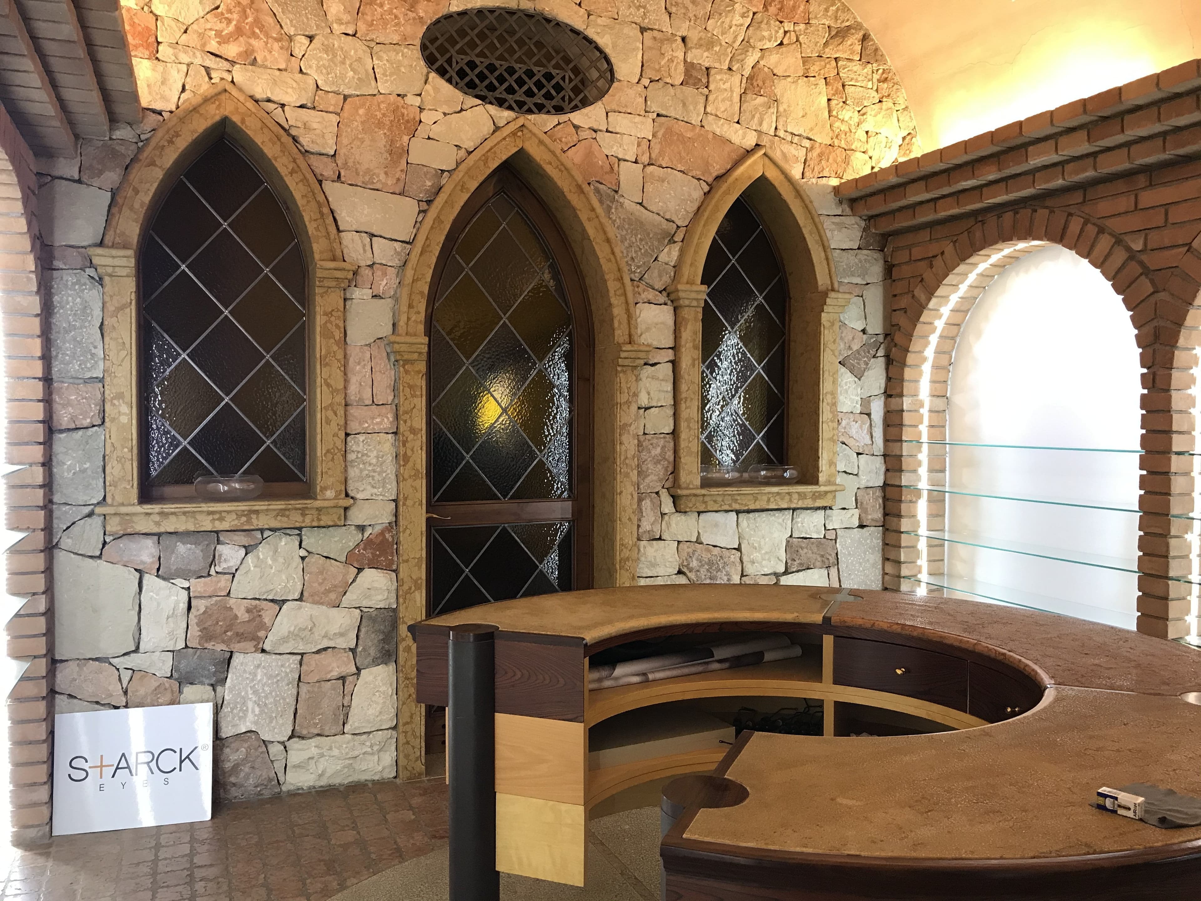 AFFITTASI NEGOZIO IN VIA SAN PIETRO