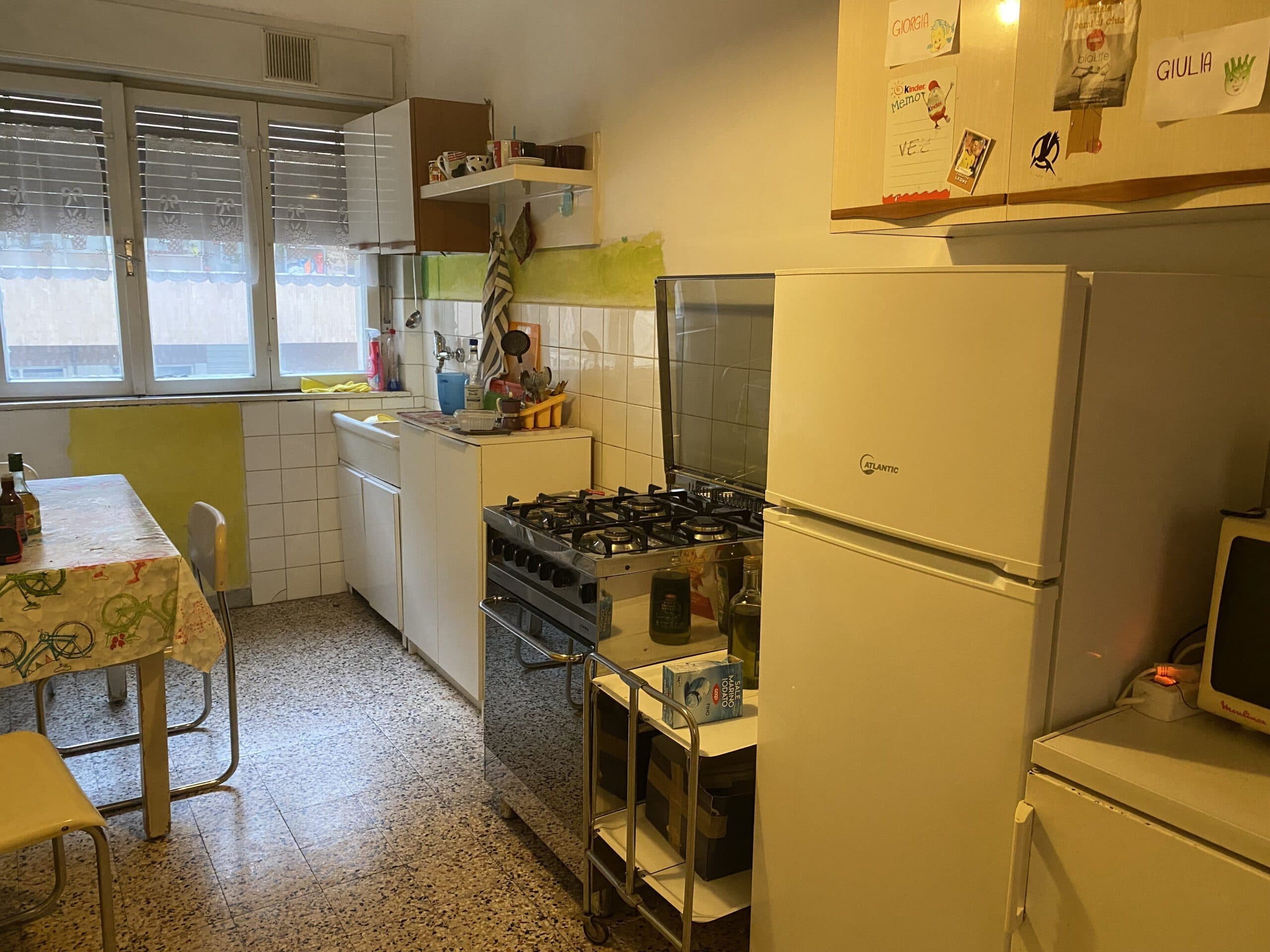 AFFITTASI STANZE SINGOLE O DOPPIE IN VIA STOPPANI