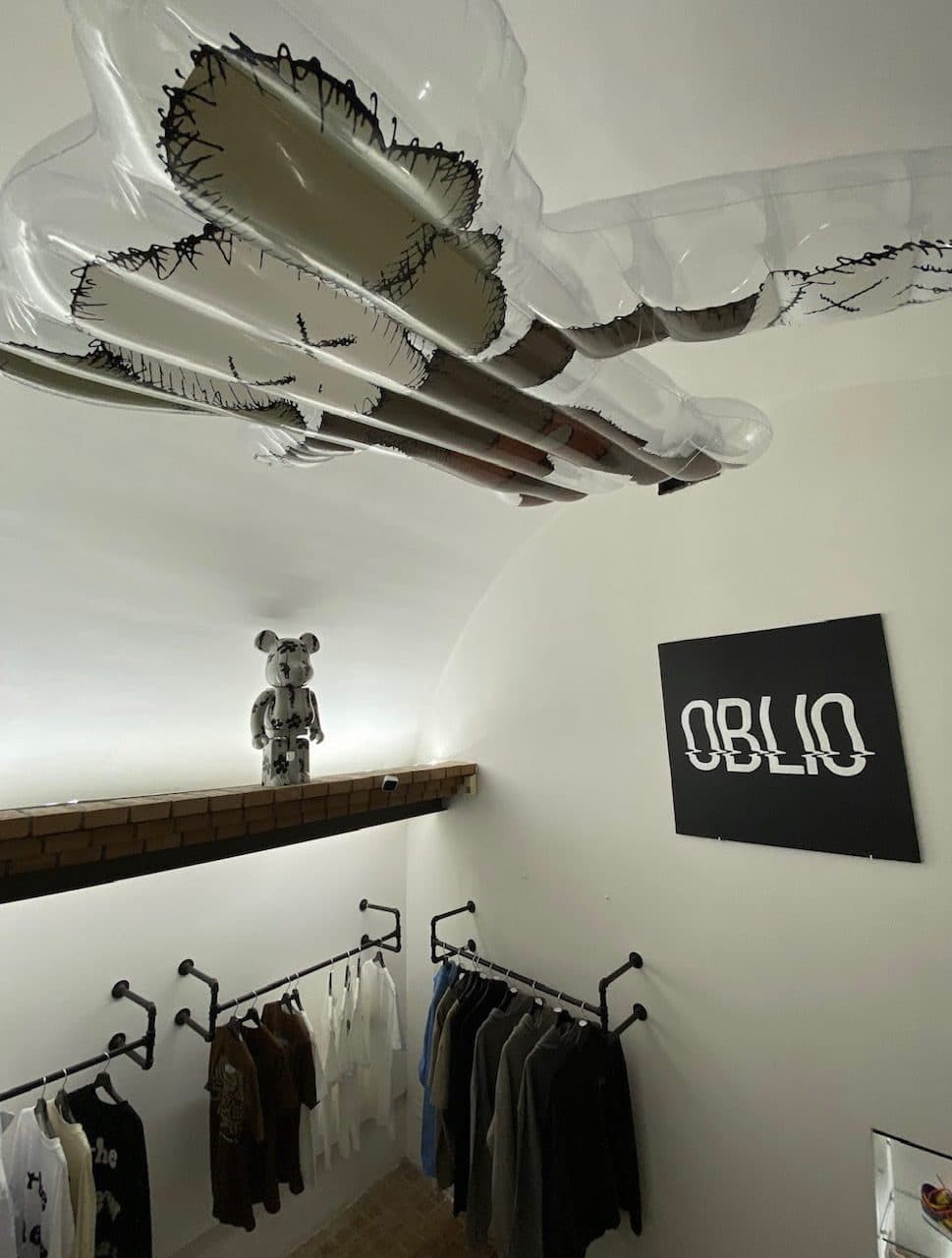 AFFITTASI NEGOZIO IN VIA SAN PIETRO