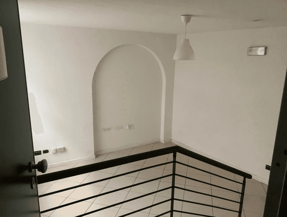 AFFITTASI IN VIA ZARA VIA GRAZIOLI UFFICIO