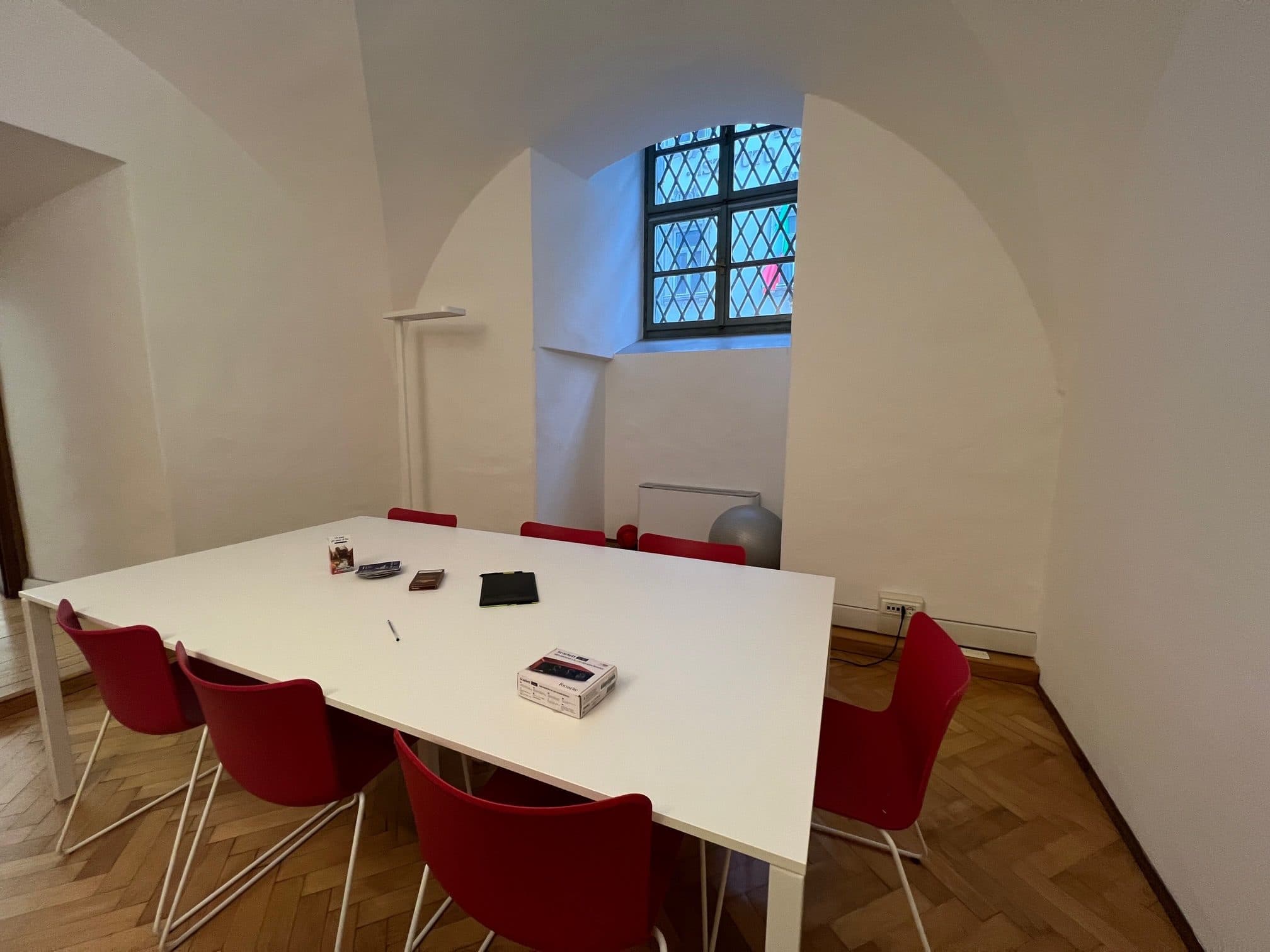 AFFITTASI UFFICI A PIANO TERRA IN VIA MANCI