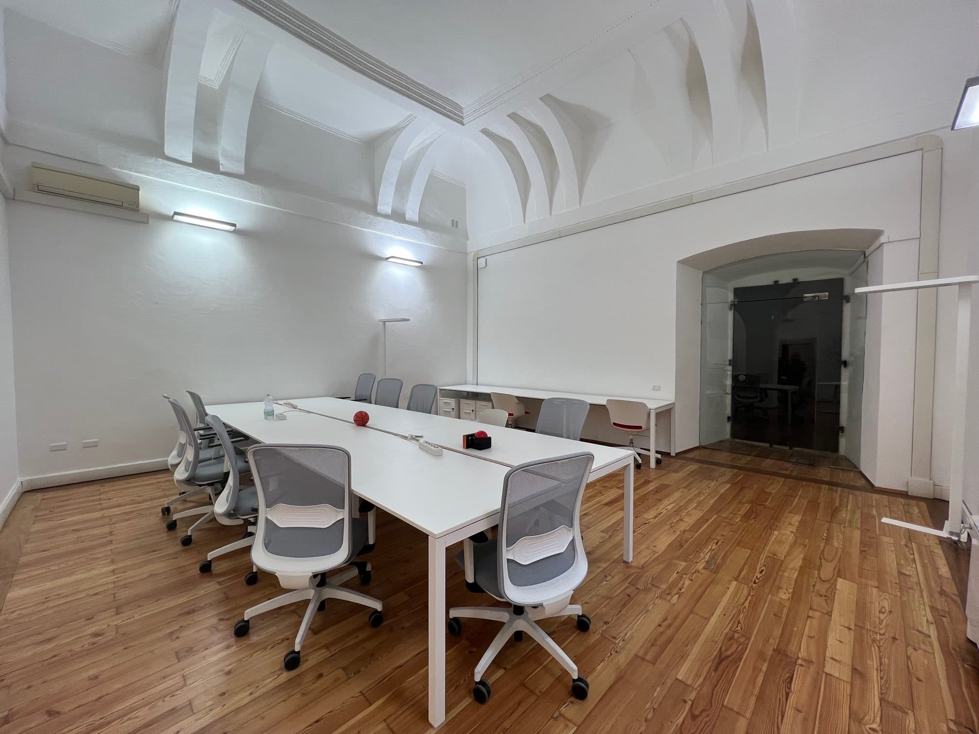 AFFITTASI UFFICI A PIANO TERRA IN VIA MANCI