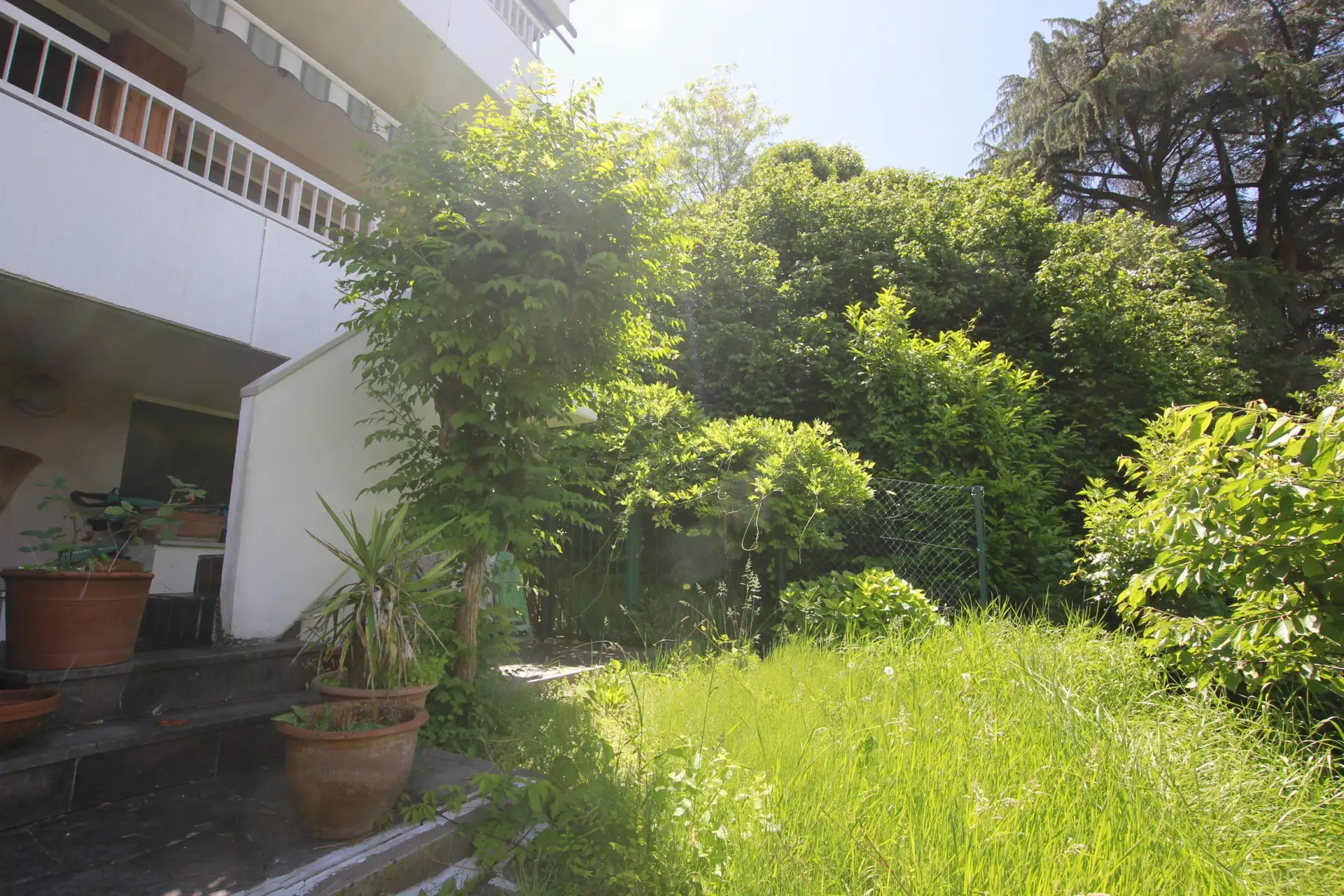 VENDESI PRESTIGIOSO APPARTAMENTO CON VISTA PANORAMICA E GIARDINO IN BOLGHERA