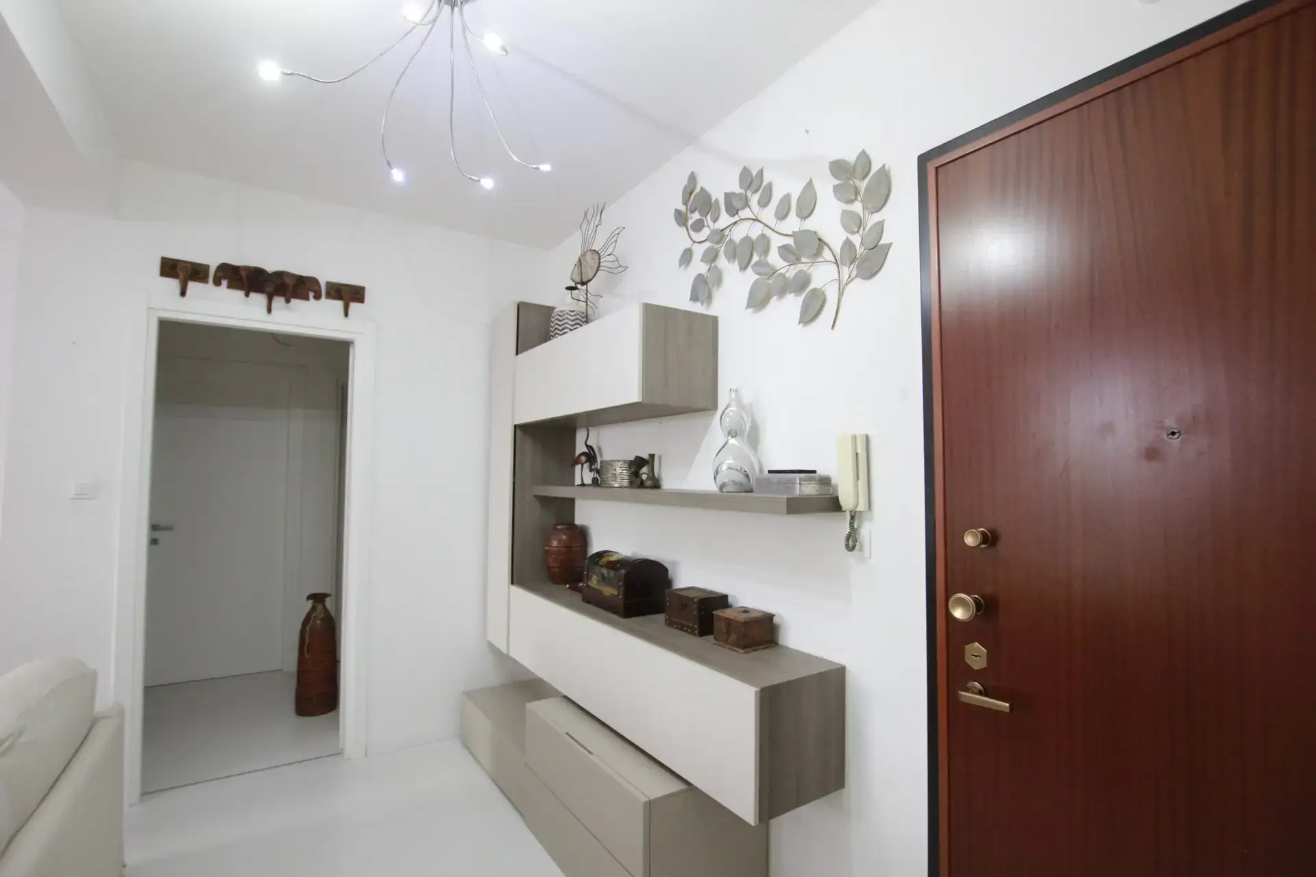 VENDESI ELEGANTE APPARTAMENTO 3 STANZE IN BOLGHERA CON GARAGE