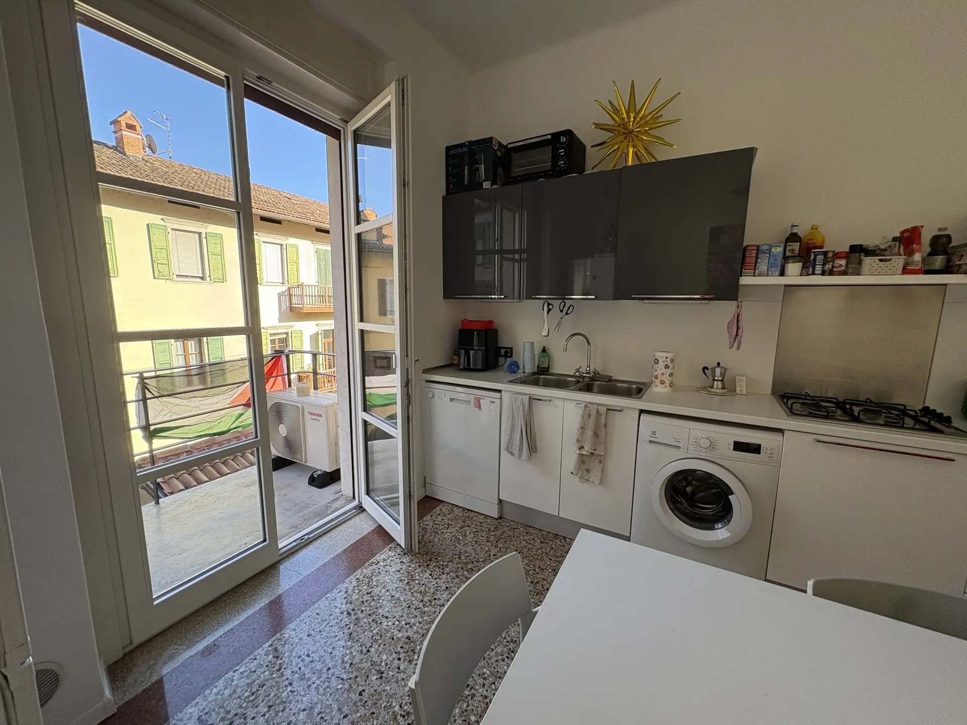 AFFITTASI IN VIA MAFFEI POSTO LETTO