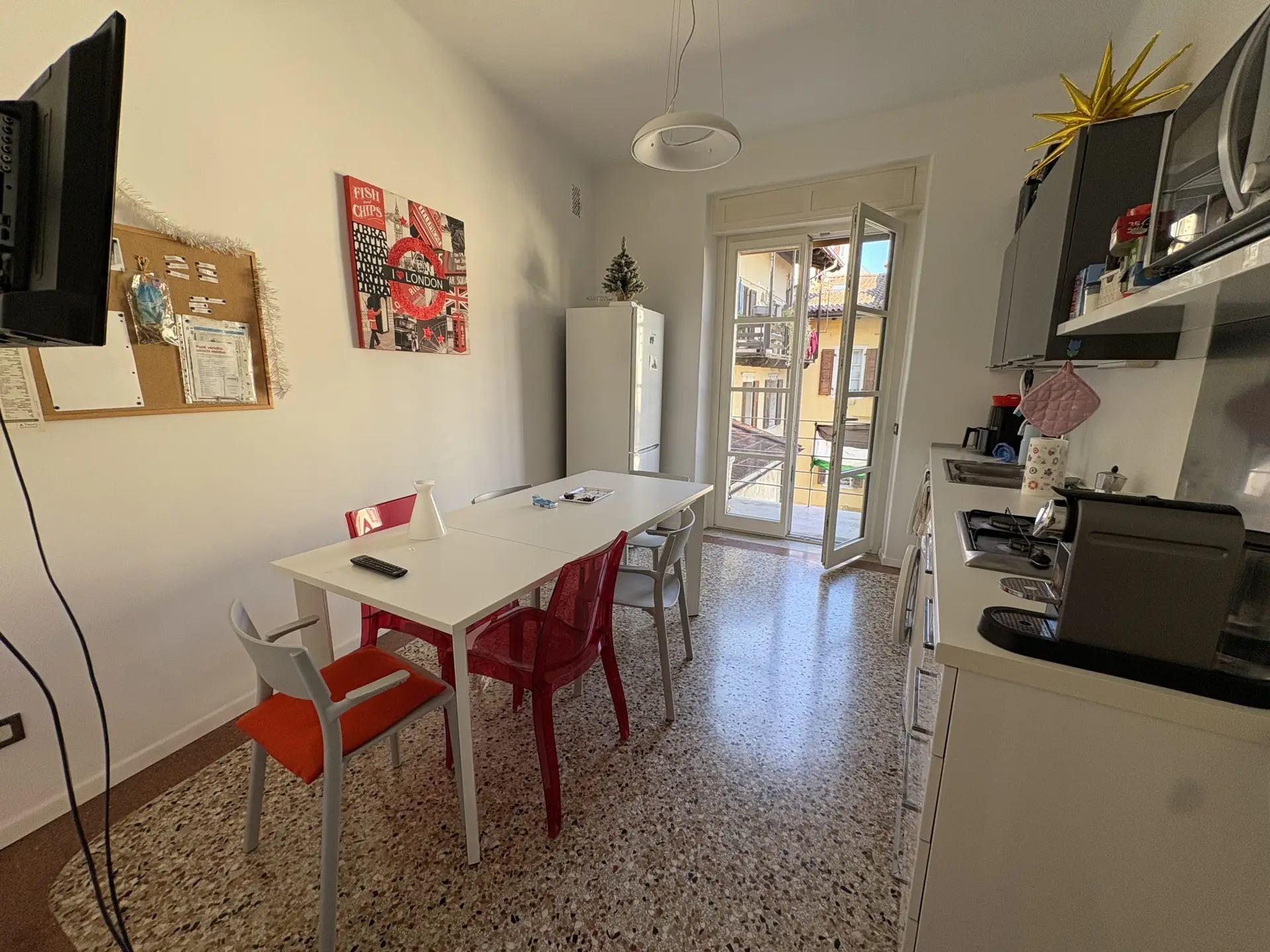 AFFITTASI IN VIA MAFFEI POSTO LETTO