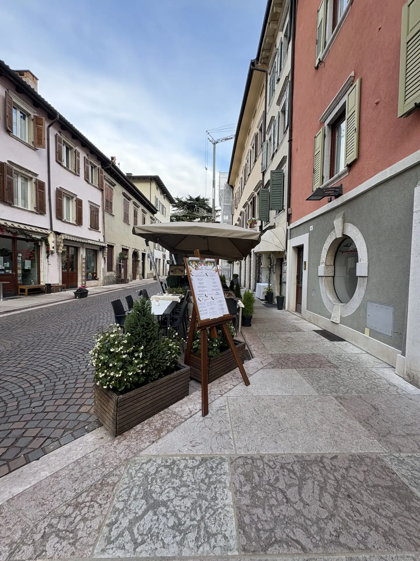 CEDESI RISTORANTE PIZZERIA BAR IN VIA S.S. TRINITA’